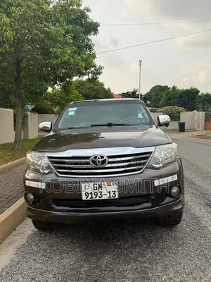 Toyota Fortuner 2013 Brown