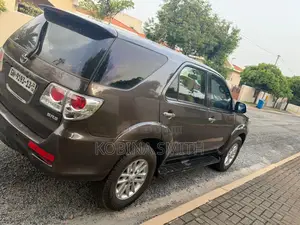 Toyota Fortuner 2013 Brown