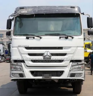 Sinotruk Howo 371hp 8x4 Dump Truck