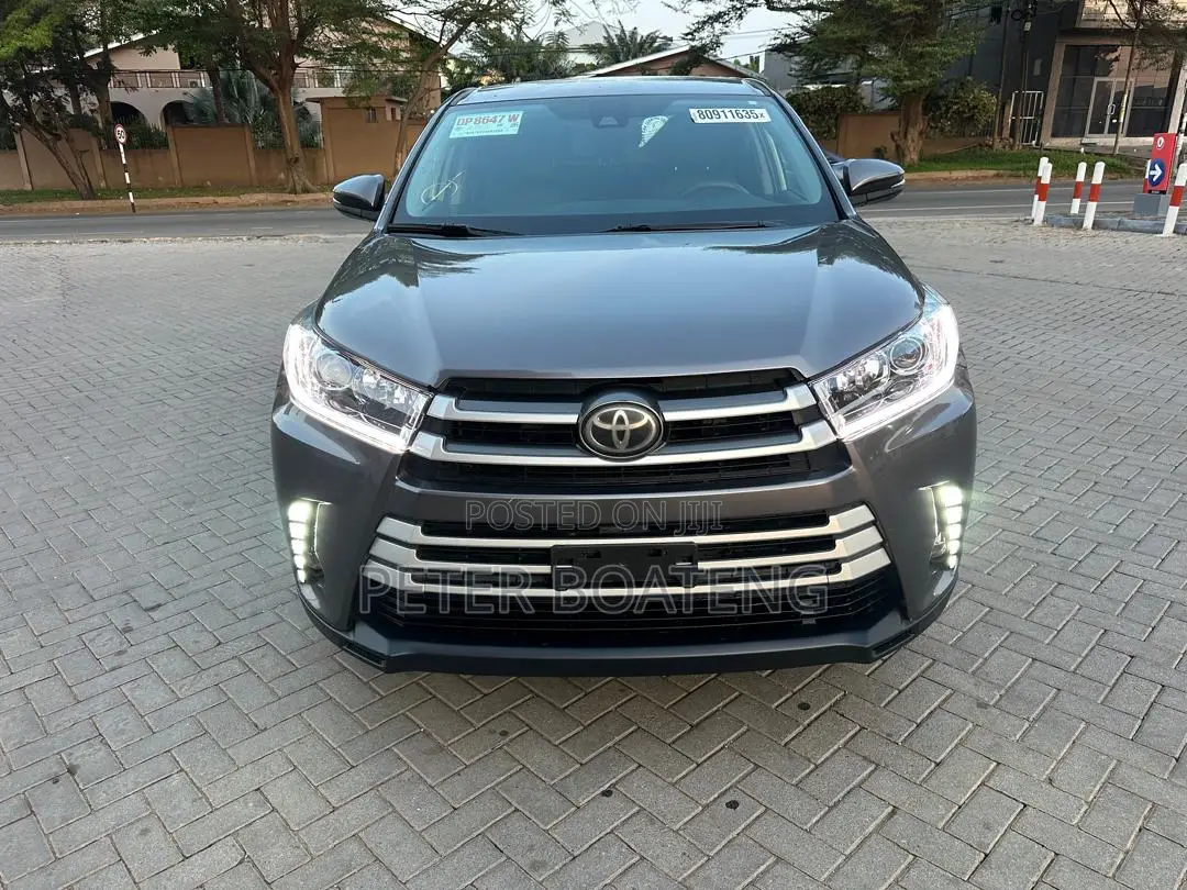 Toyota Highlander LE 2019 Gray