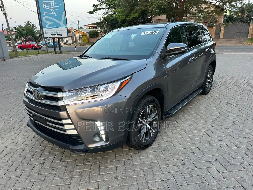Toyota Highlander LE 2019 Gray