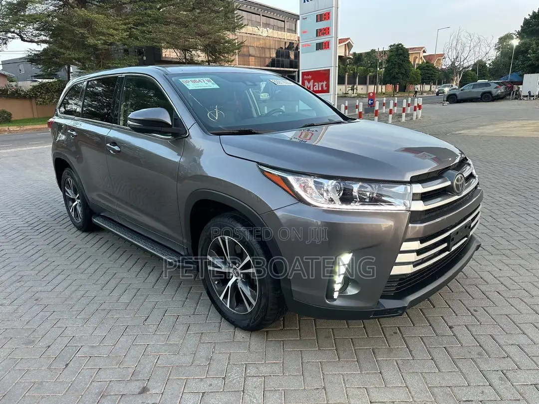 Toyota Highlander LE 2019 Gray