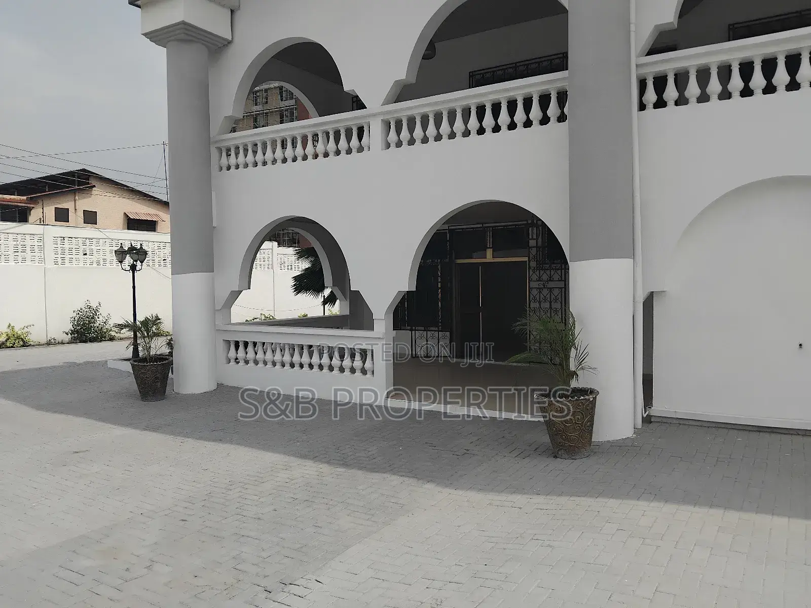 4bdrm House in Labone Junction for rent