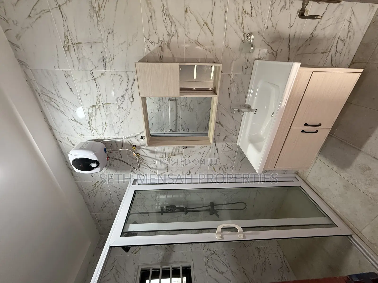 5bdrm House in Seth, Police Station for sale