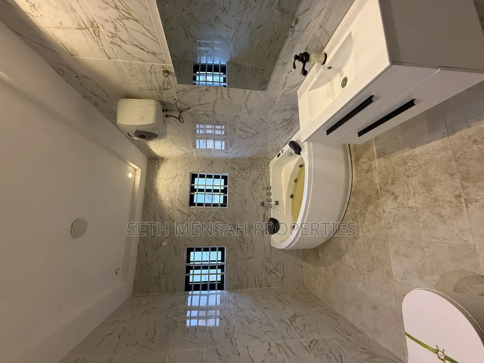 5bdrm House in Seth, Police Station for sale