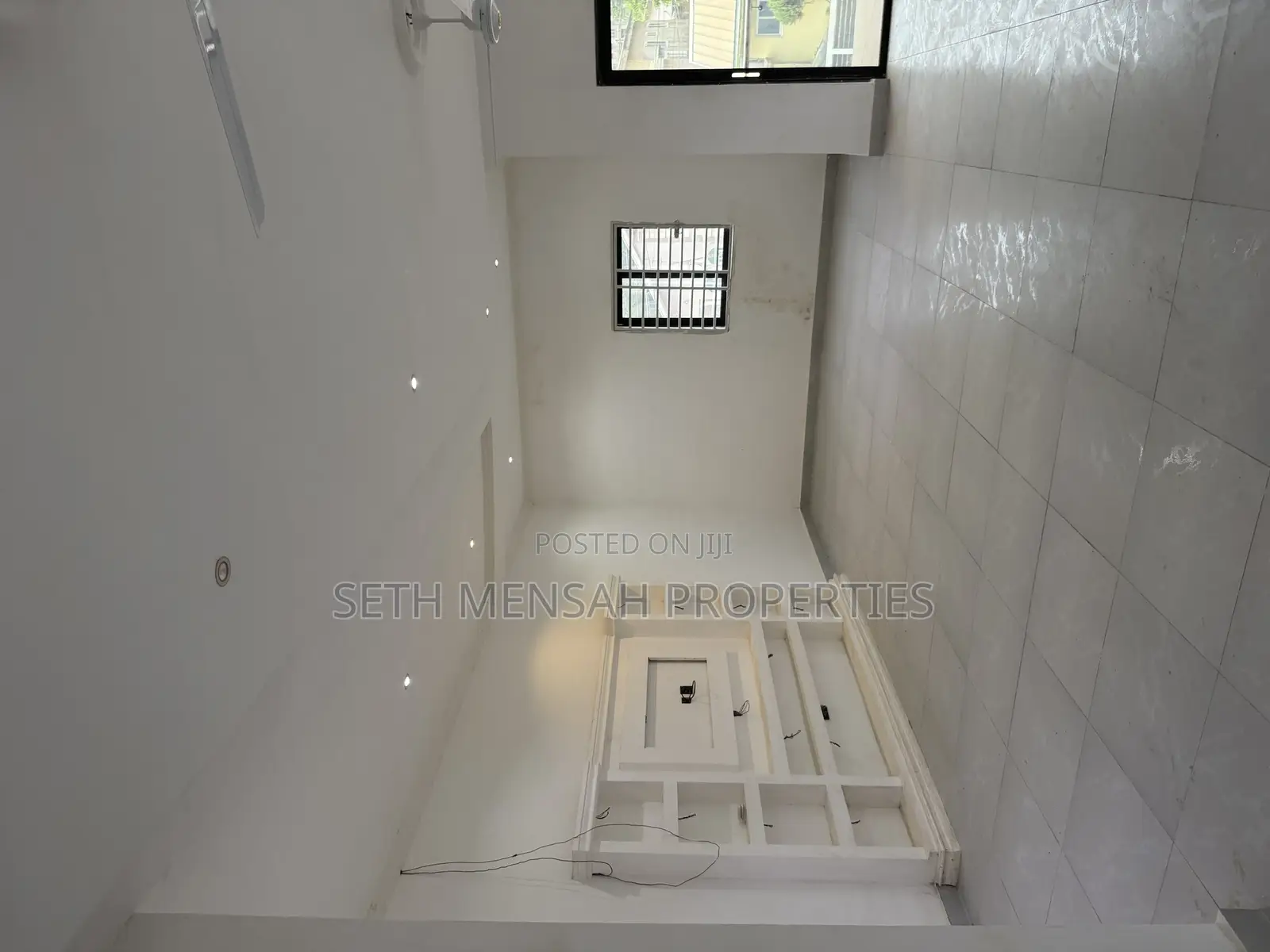 5bdrm House in Seth, Police Station for sale