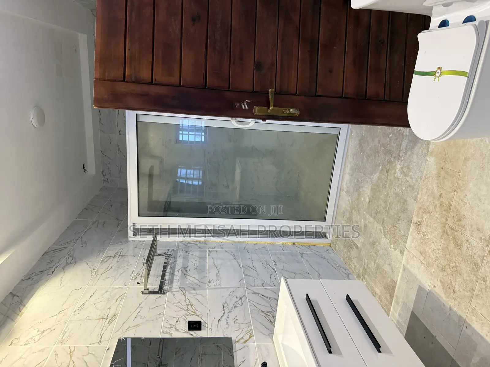 5bdrm House in Seth, Police Station for sale