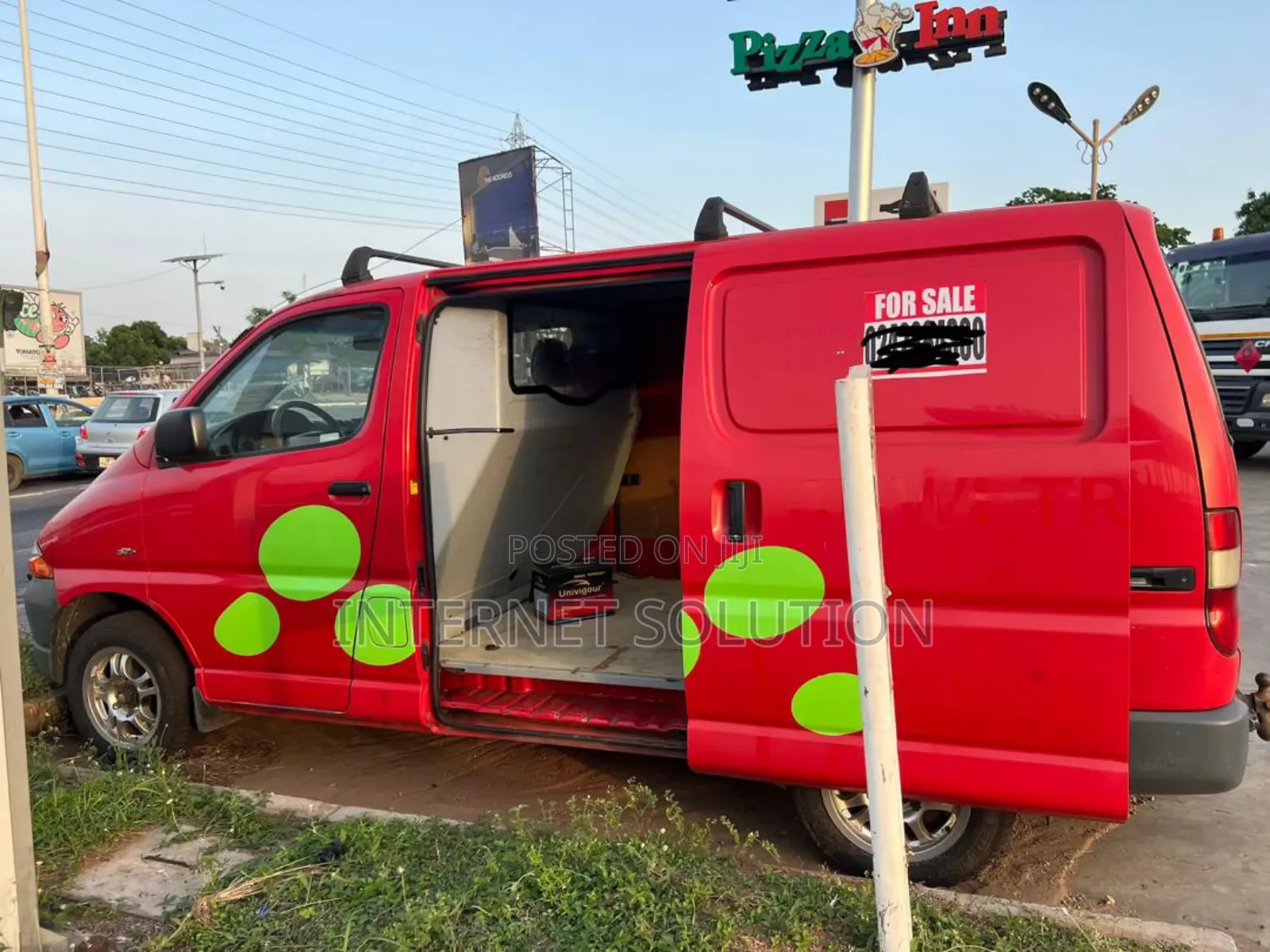 Toyota HiAce 2006 Red
