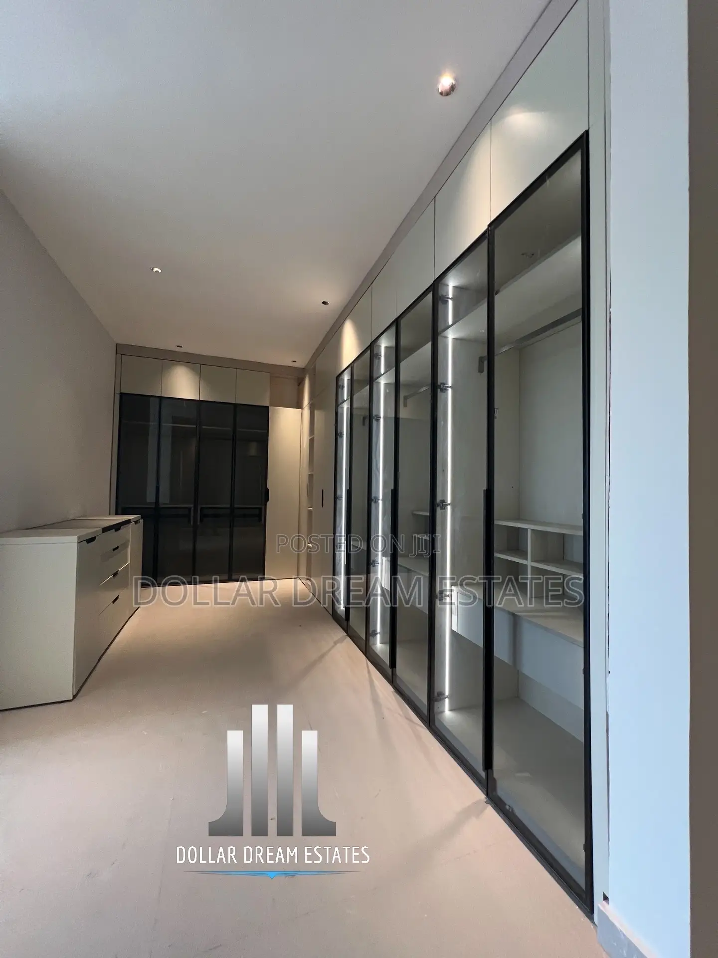 5bdrm House in East Legon for sale