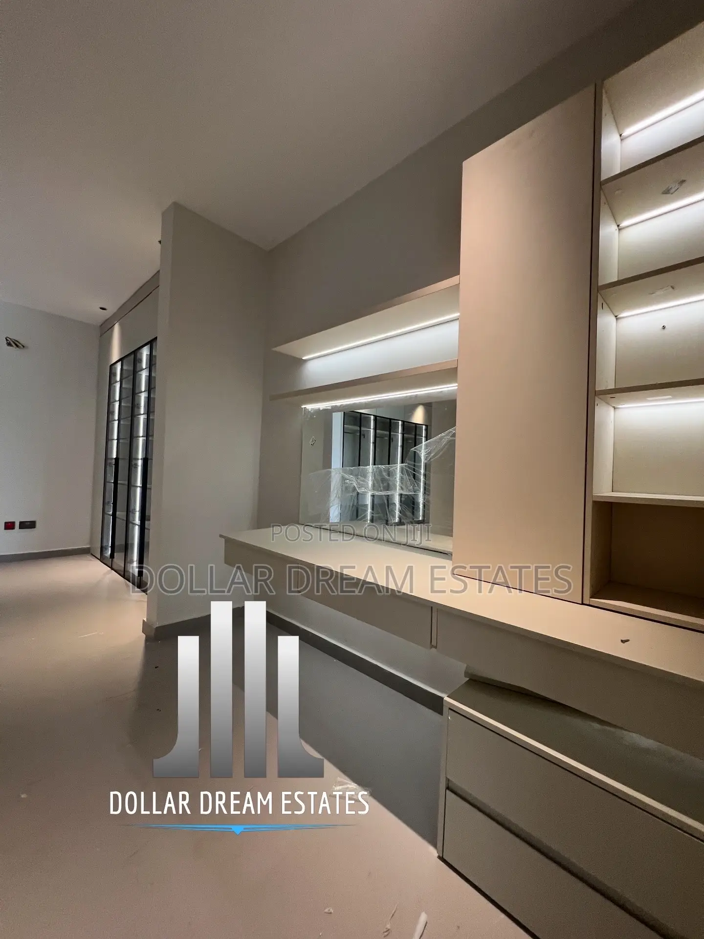 5bdrm House in East Legon for sale