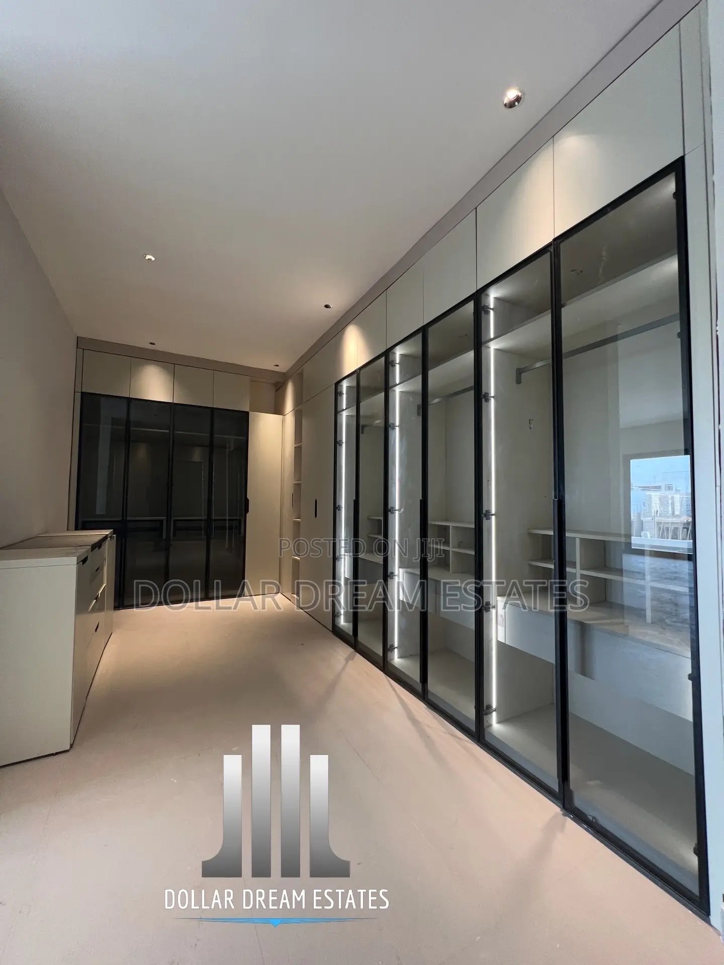 5bdrm House in East Legon for sale