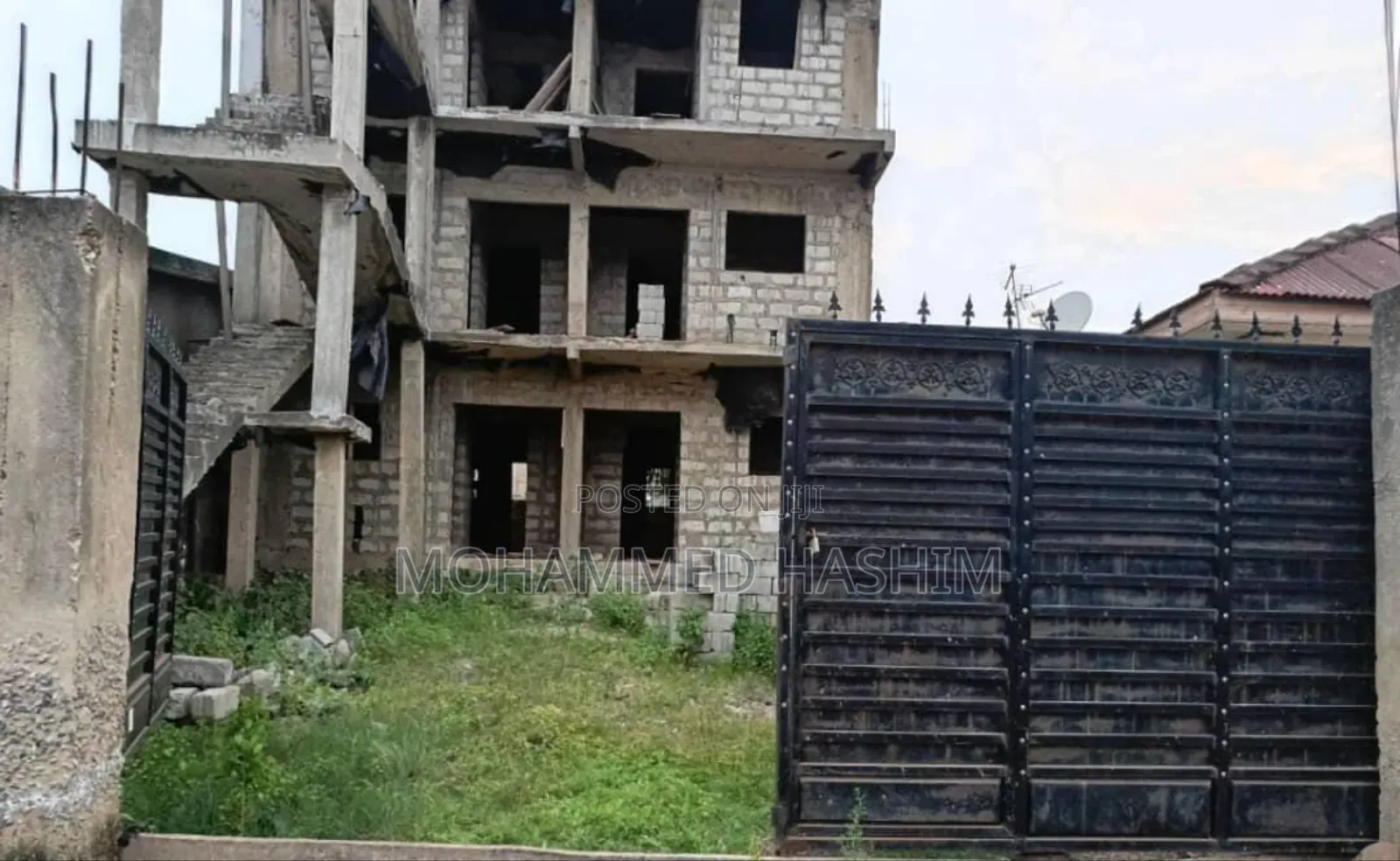 8bdrm Apartment In Mr Ahmad Properties, Adjiriganor For Sale