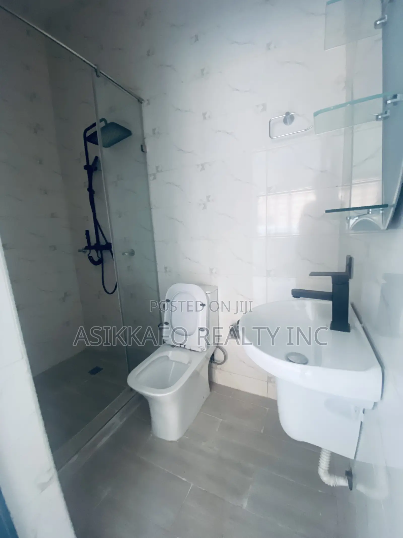 4bdrm Duplex in Coastal Estate, Spintex for rent