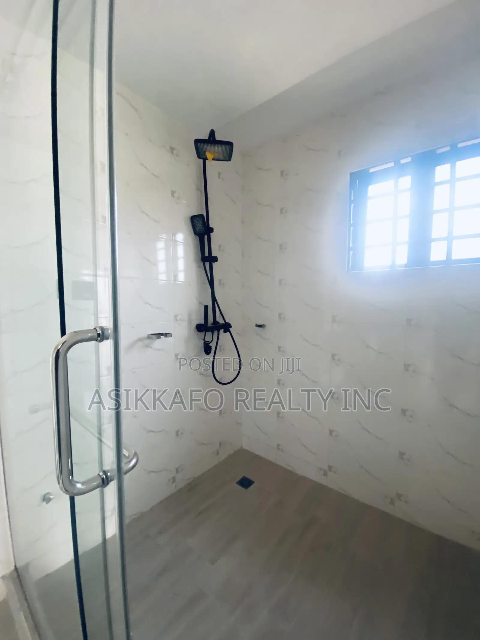 4bdrm Duplex in Coastal Estate, Spintex for rent