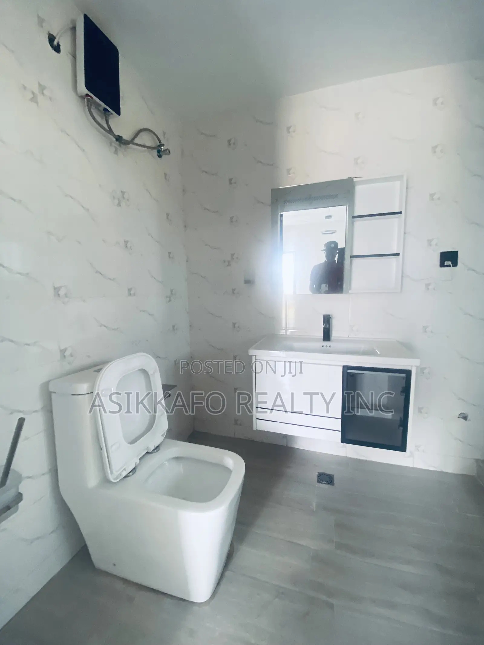 4bdrm Duplex in Coastal Estate, Spintex for rent