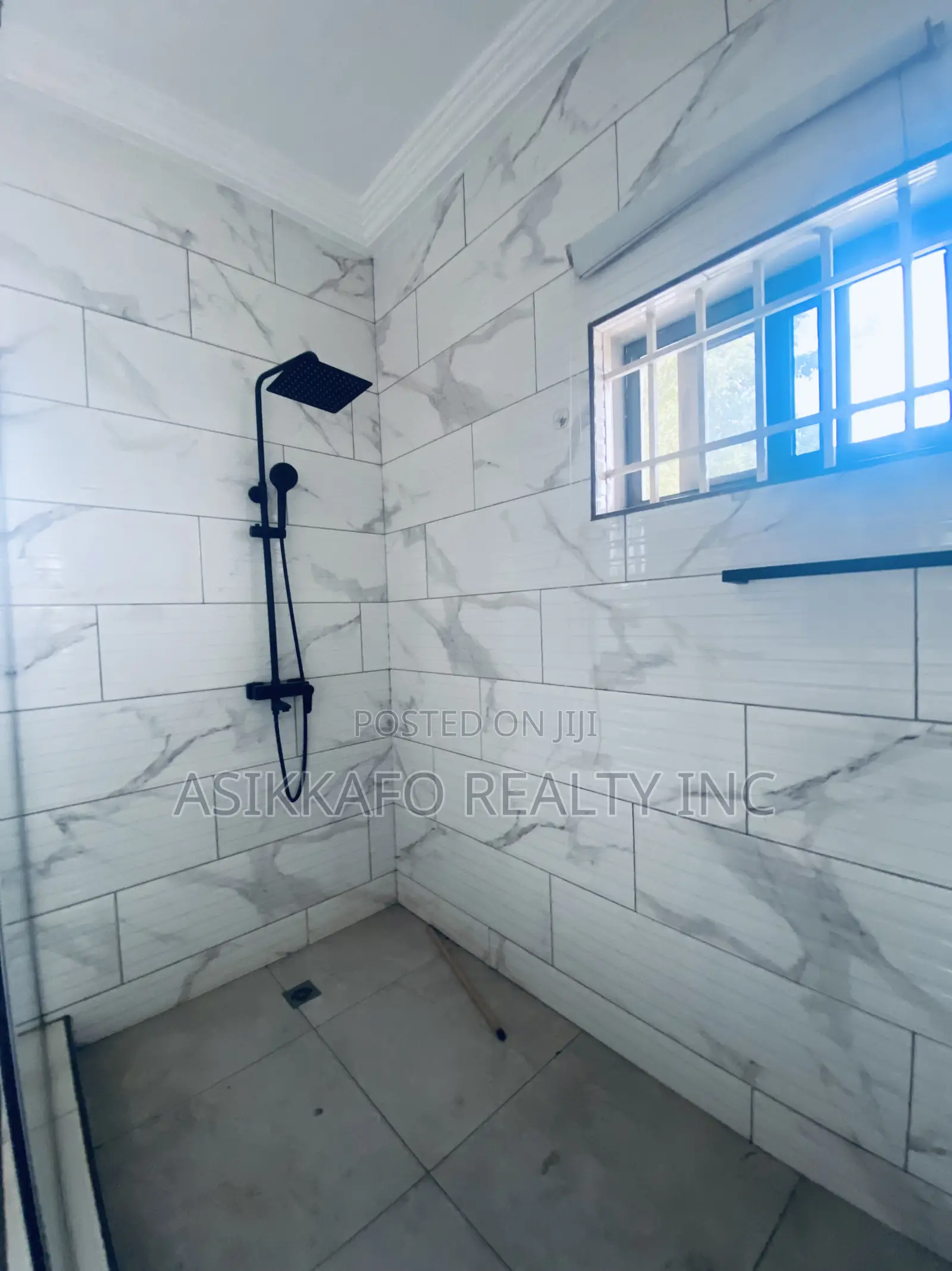 3bdrm Duplex in Hfc Estate, Spintex for rent