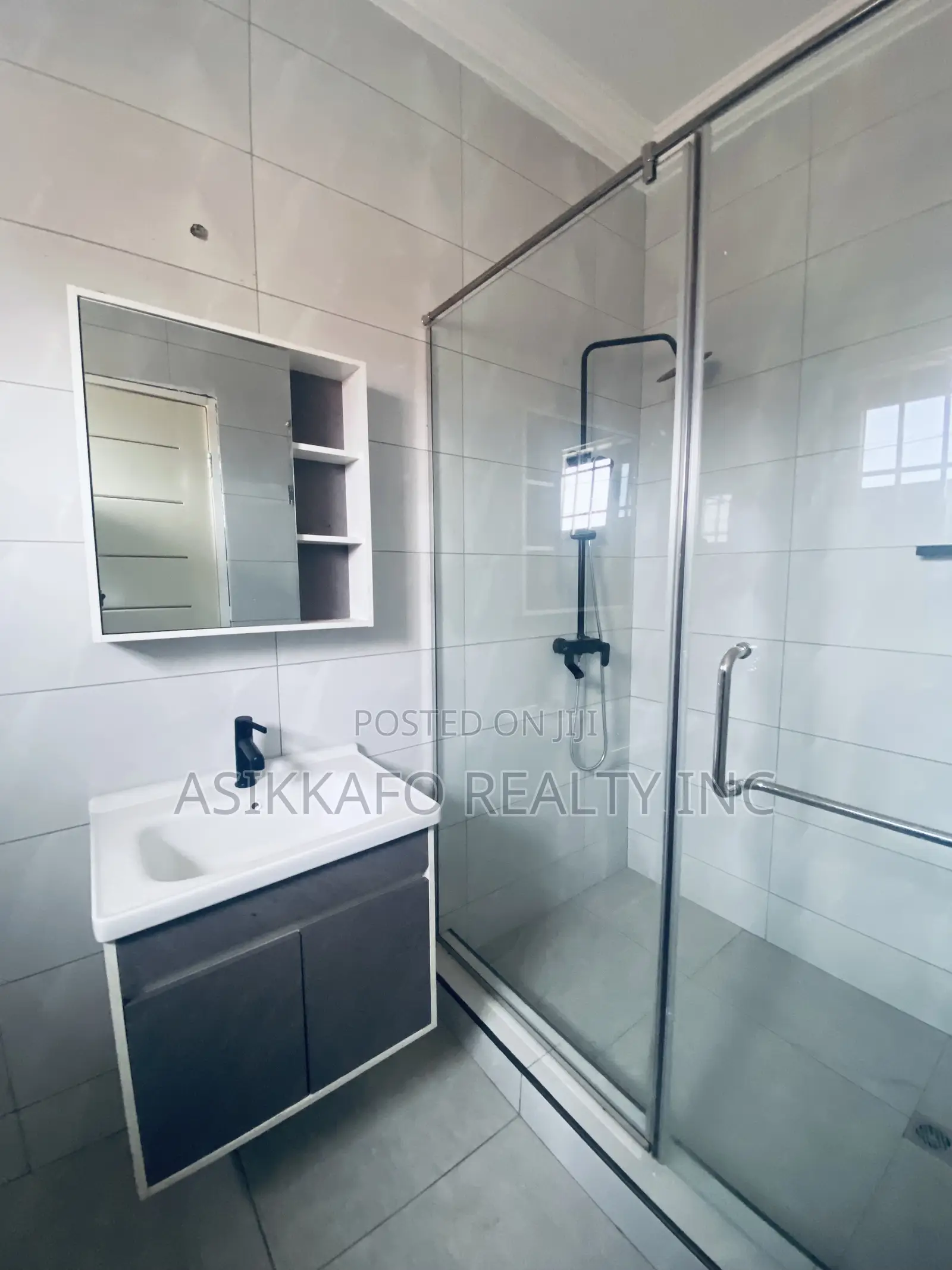 3bdrm Duplex in Hfc Estate, Spintex for rent