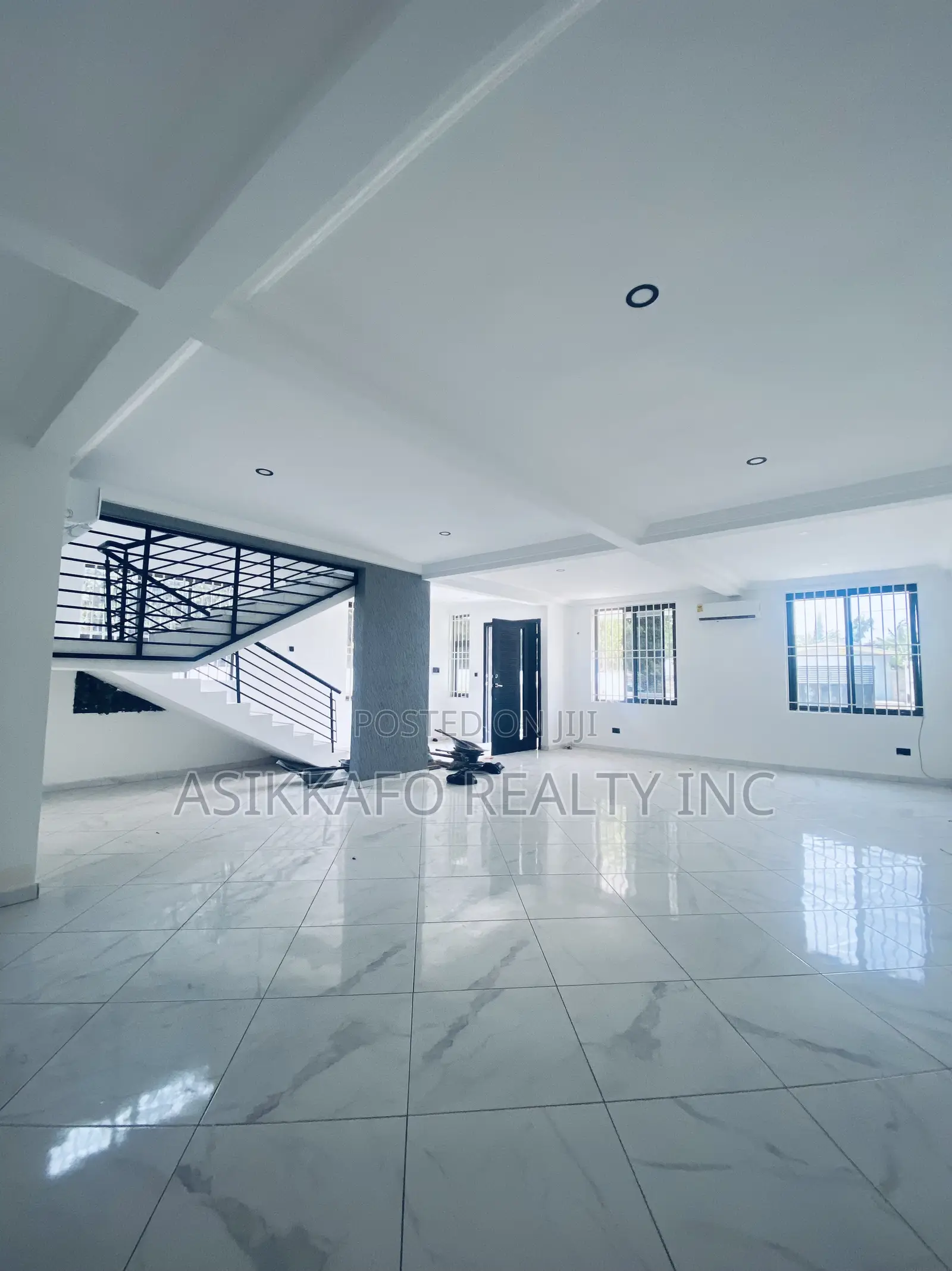 3bdrm Duplex in Hfc Estate, Spintex for rent
