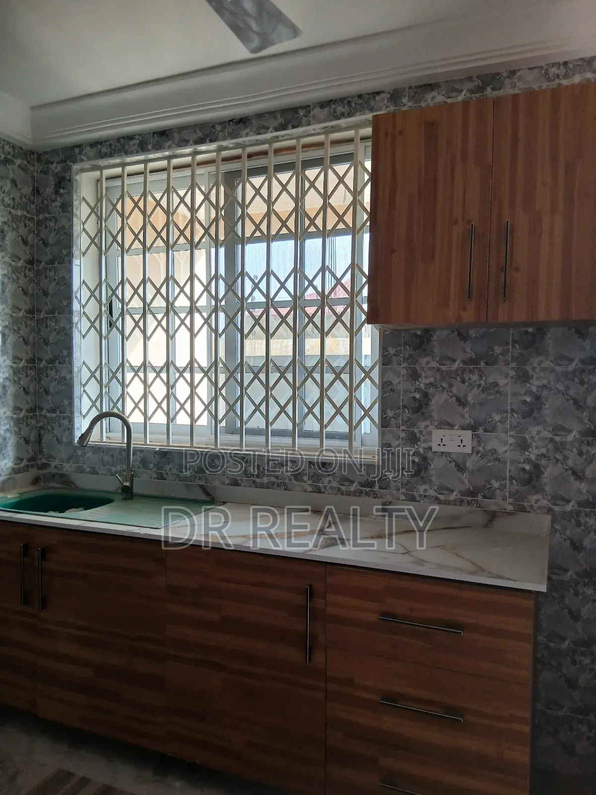 2bdrm Apartment in Savannah, Tema Metropolitan for rent