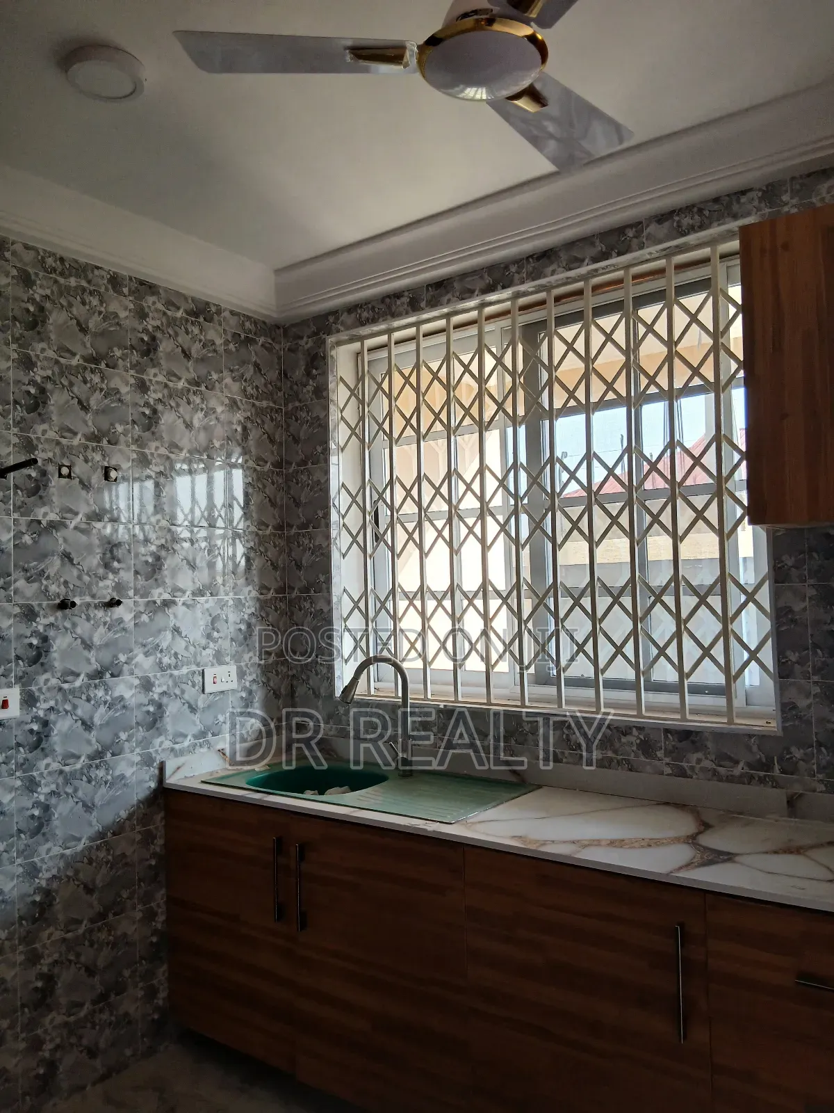 2bdrm Apartment in Savannah, Tema Metropolitan for rent