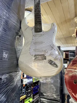 Fender Stratocaster-style Electric Lead Guitar