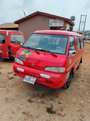 Hyundai H-100 2004 Red