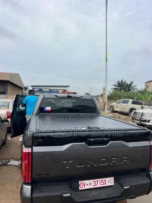 Toyota Tundra 2014-25 Bucket Cover Roller Type