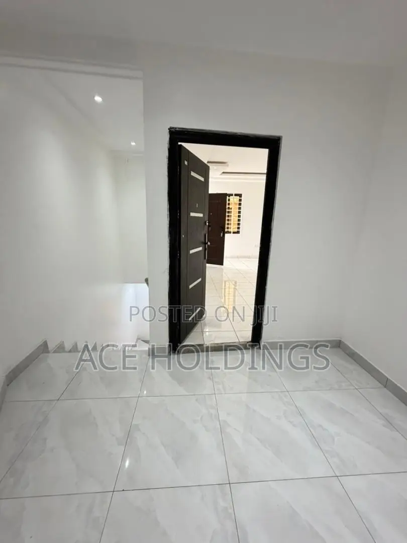 3bdrm Duplex in Nmai Dzorn, East Legon for sale
