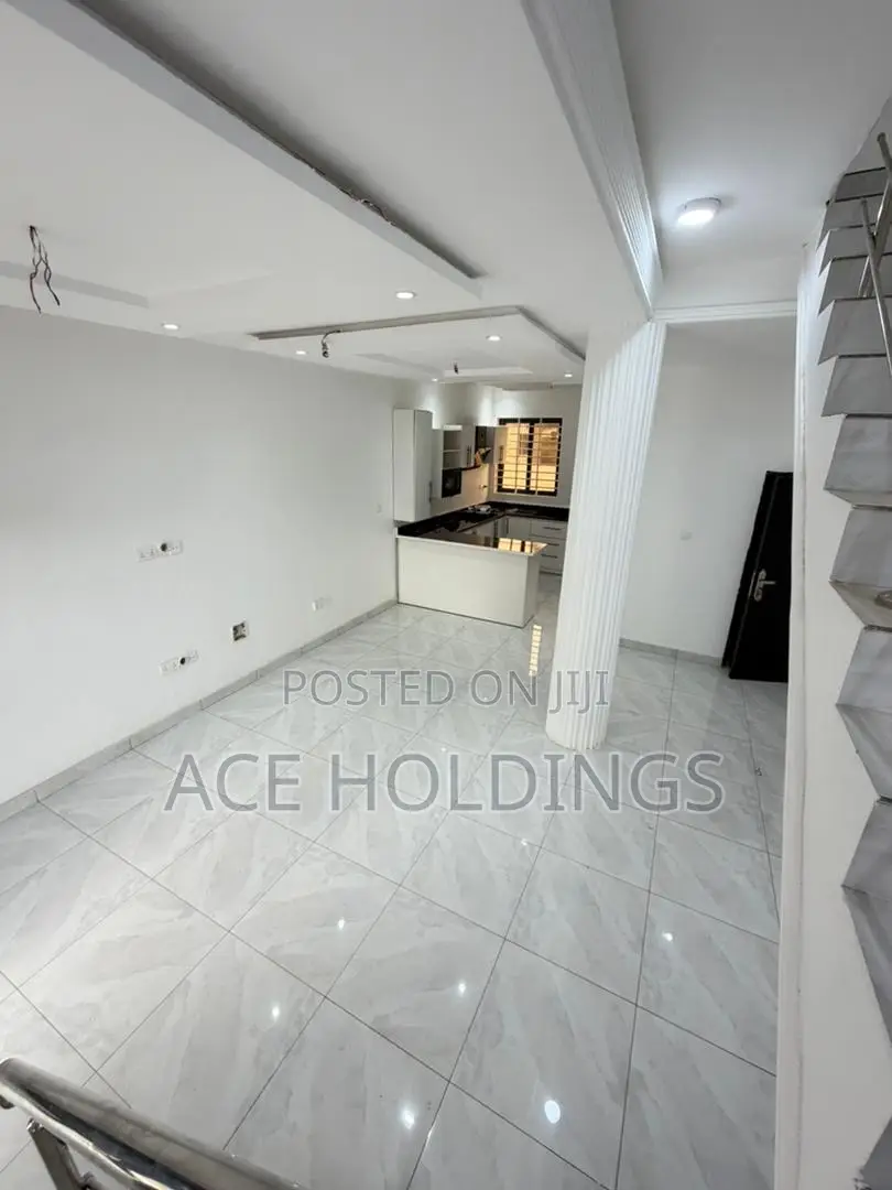 3bdrm Duplex in Nmai Dzorn, East Legon for sale