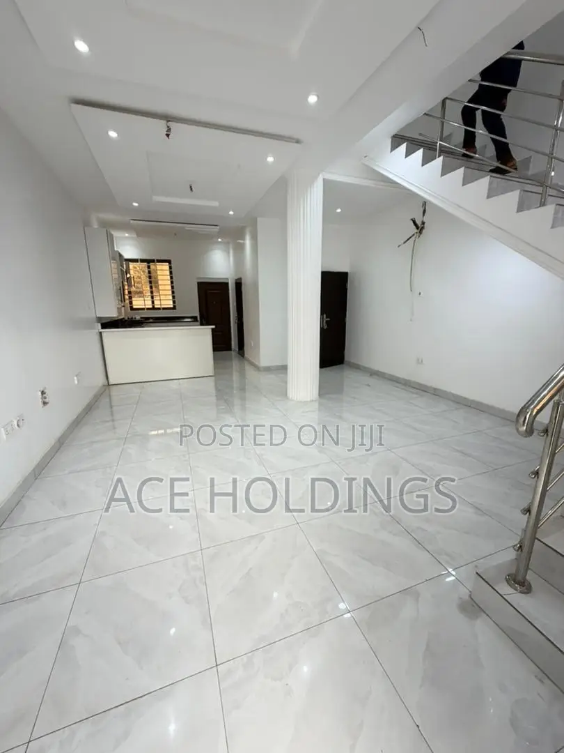 3bdrm Duplex in Nmai Dzorn, East Legon for sale