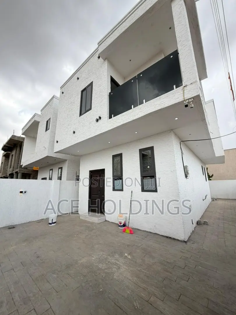 3bdrm Duplex in Nmai Dzorn, East Legon for sale