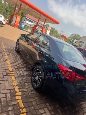 Toyota Corolla SE (1.8L 4cyl 6M) 2018 Black