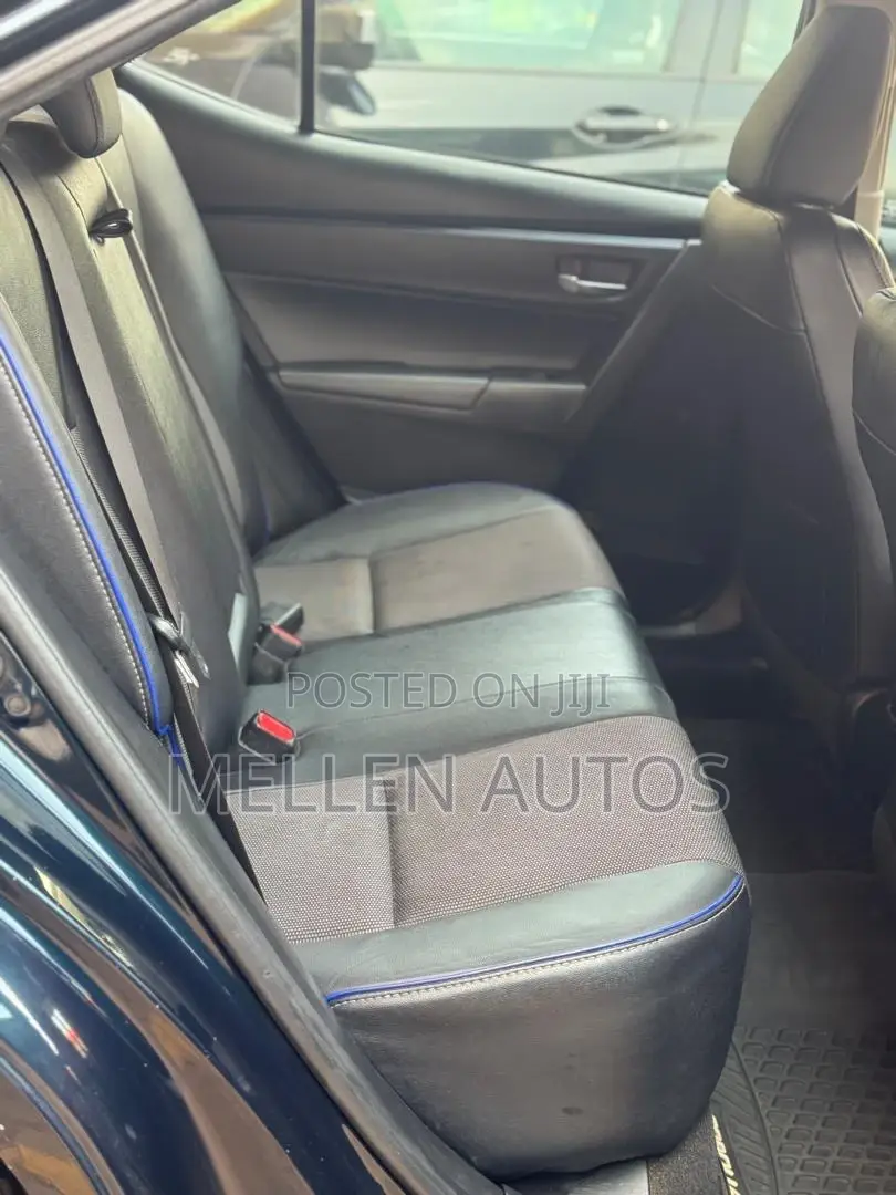Toyota Corolla SE (1.8L 4cyl 6M) 2018 Black