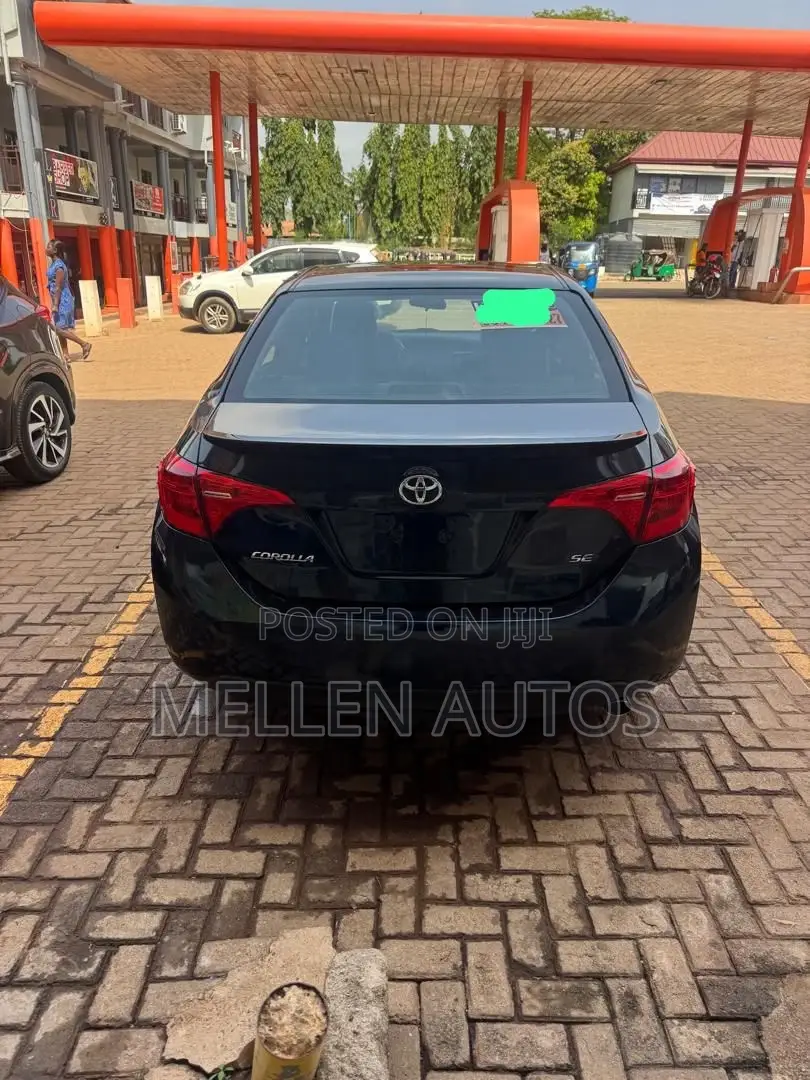 Toyota Corolla SE (1.8L 4cyl 6M) 2018 Black