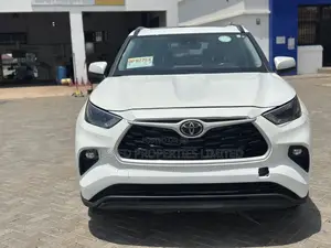 Toyota Highlander XLE AWD 2023 White