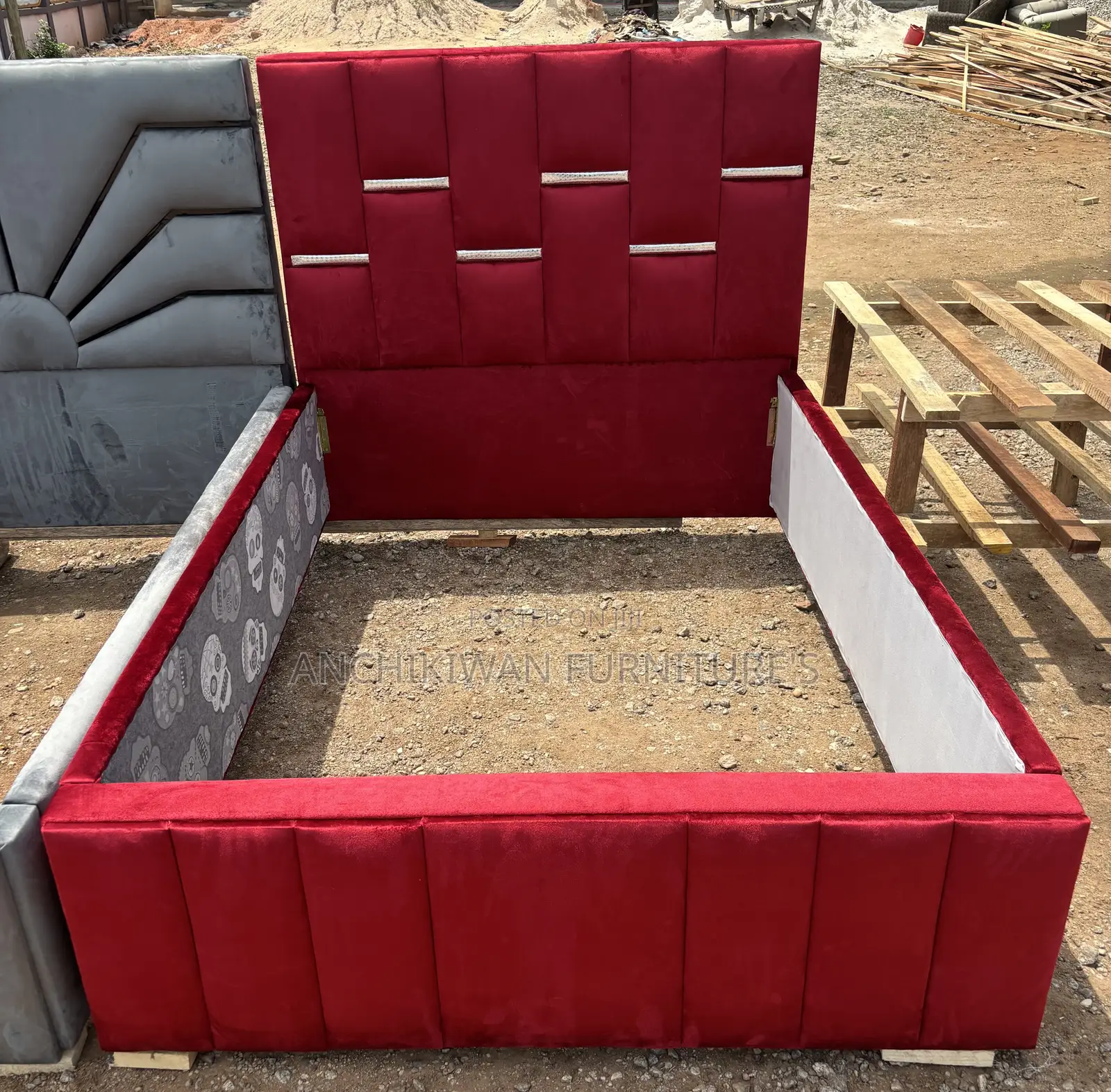 Redyish Bed ( Cash in Delivery)