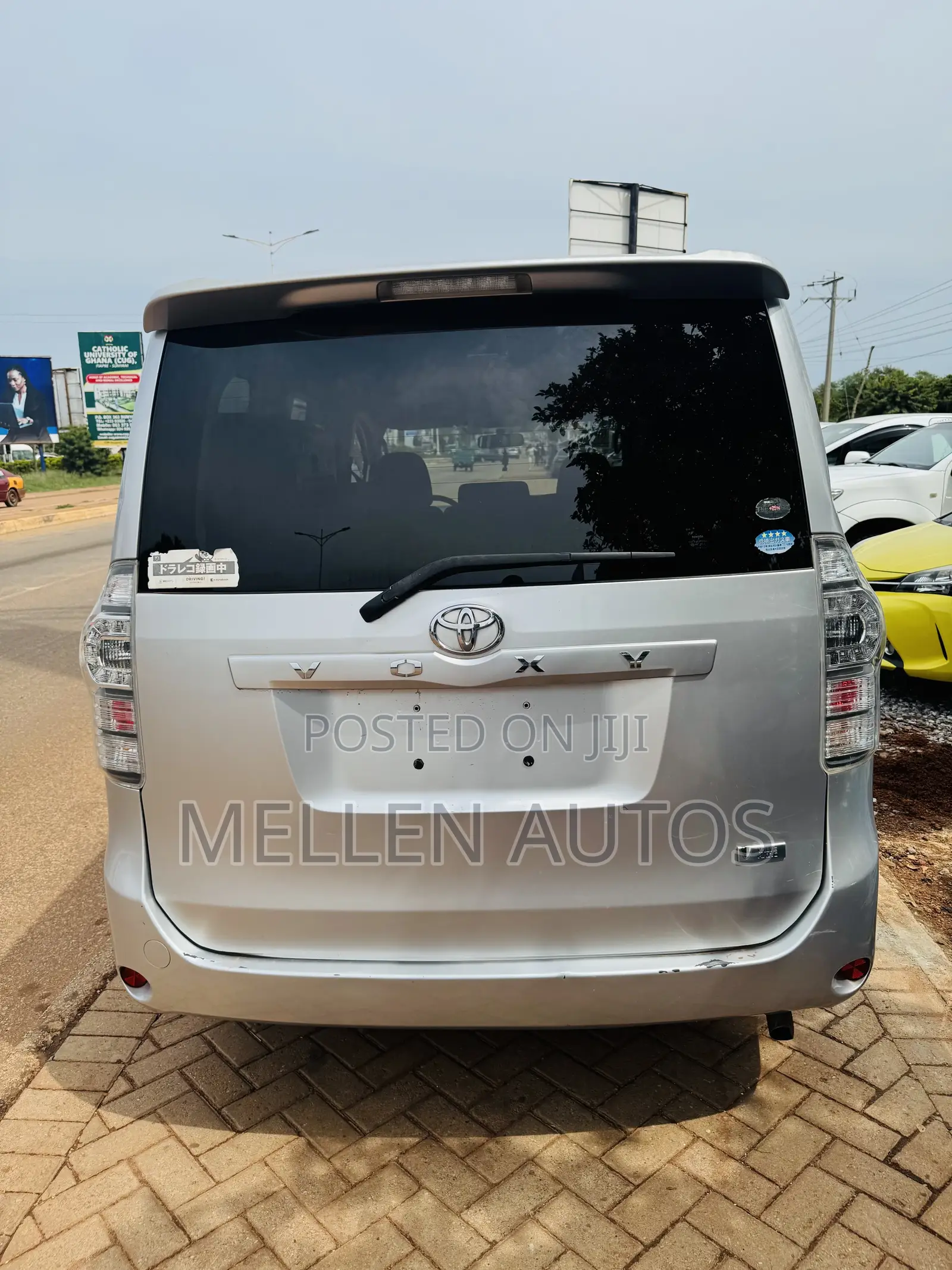 Toyota Voxy 2013 Silver