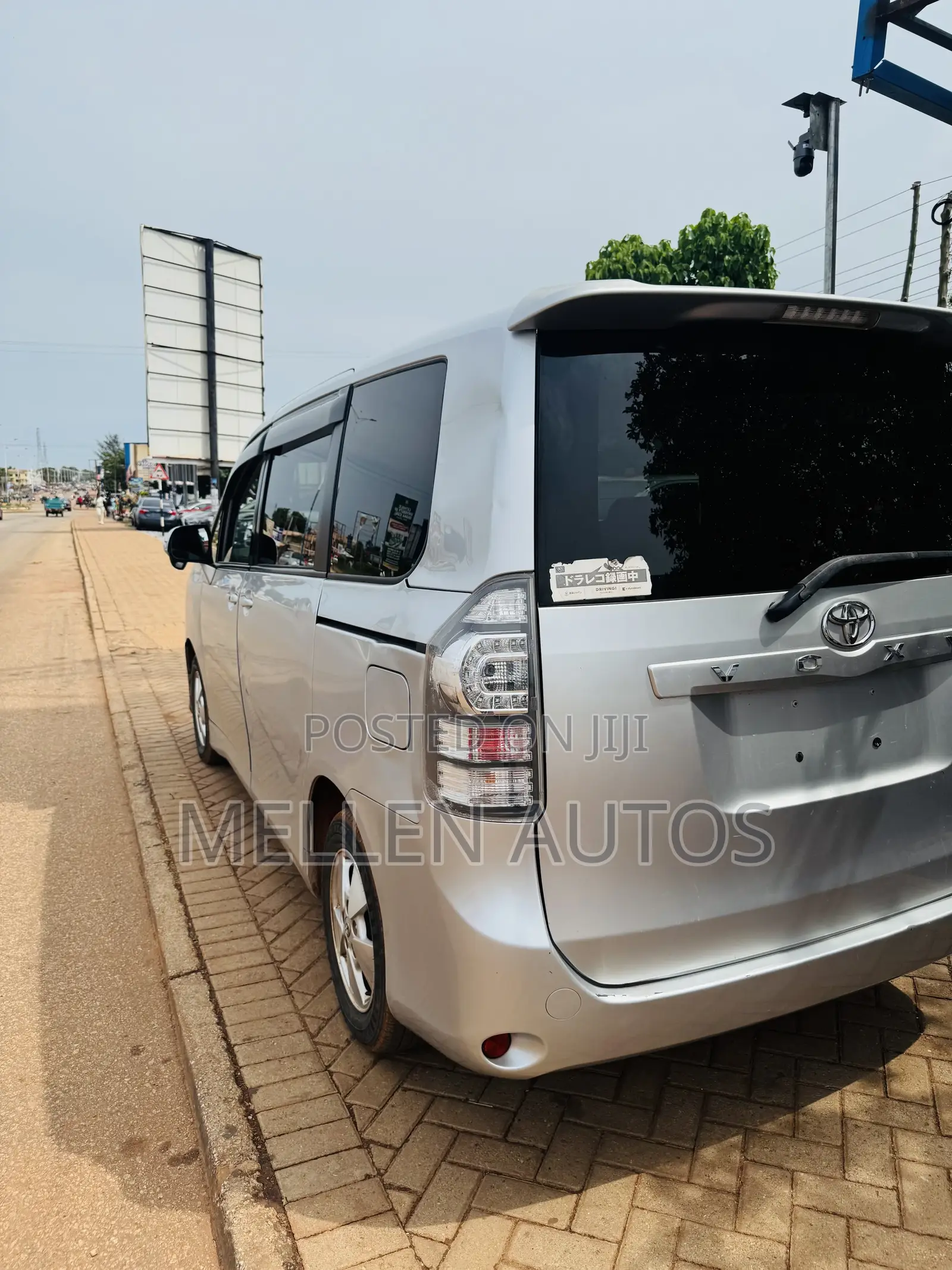 Toyota Voxy 2013 Silver