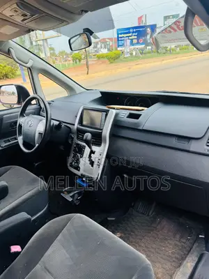 Toyota Voxy 2013 Silver