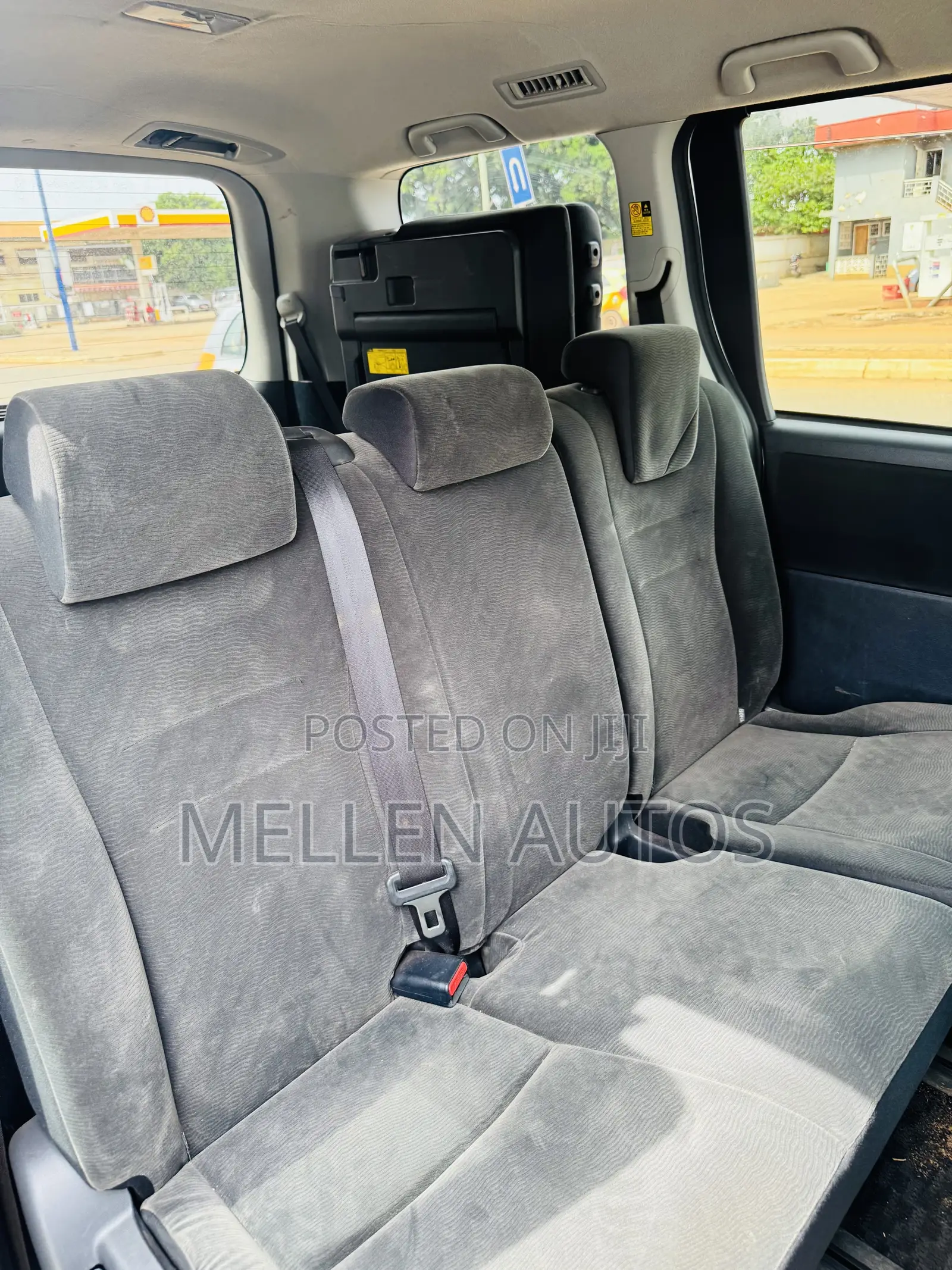 Toyota Voxy 2013 Silver