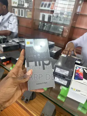 New Samsung Galaxy Z Flip4 256 GB Black