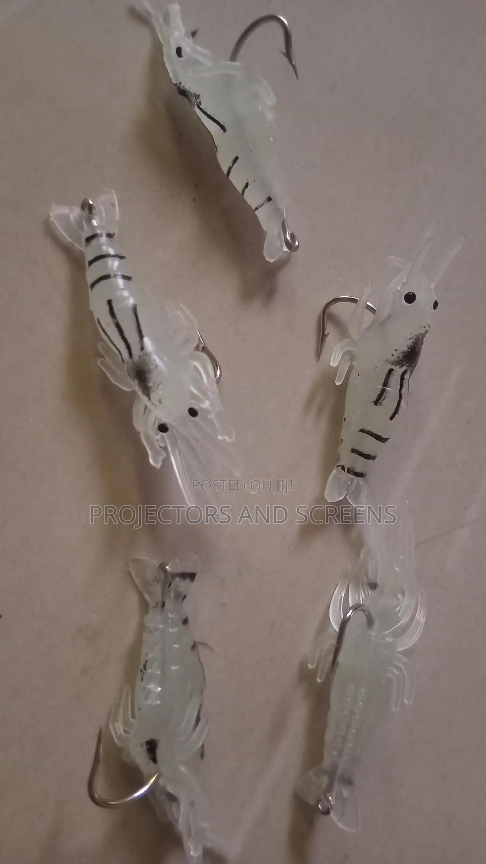 Earthworms 20pcs And Shrimps With Hooks 5pcs Bait For Fishing