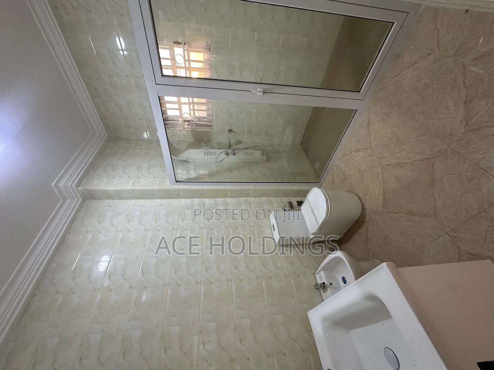 5bdrm Mansion in Nmai Dzorn for rent