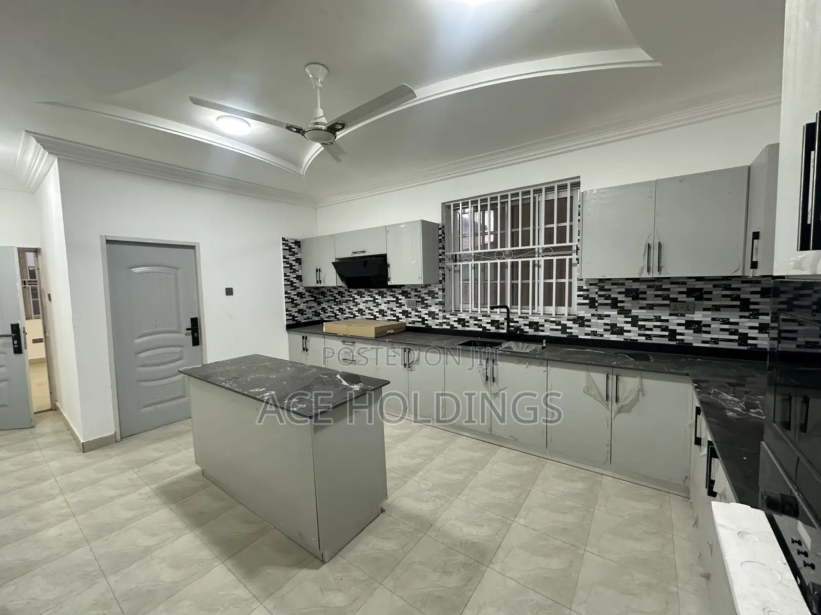 5bdrm Mansion in Nmai Dzorn for rent