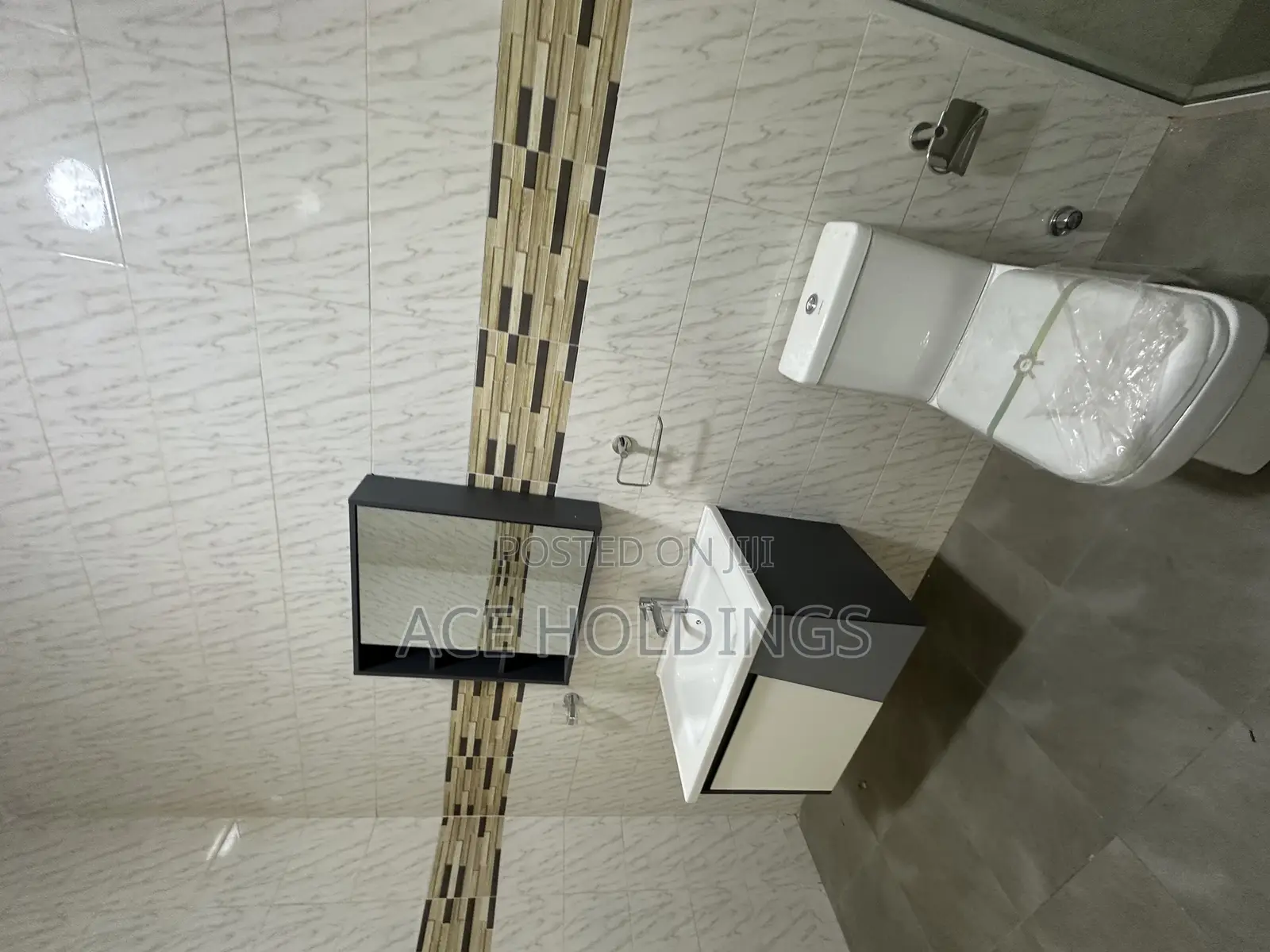5bdrm Mansion in Nmai Dzorn for rent