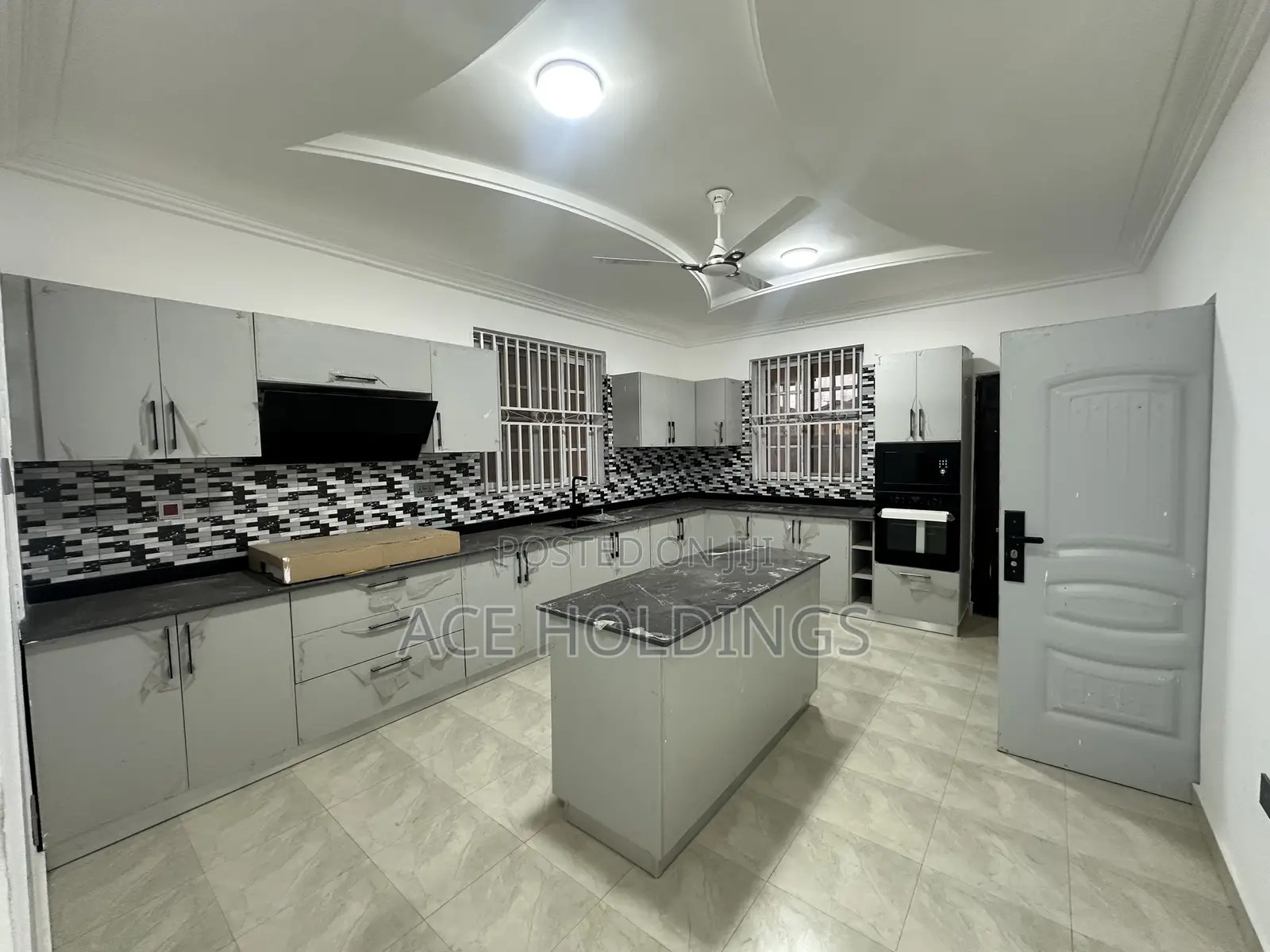 5bdrm Mansion in Nmai Dzorn for rent
