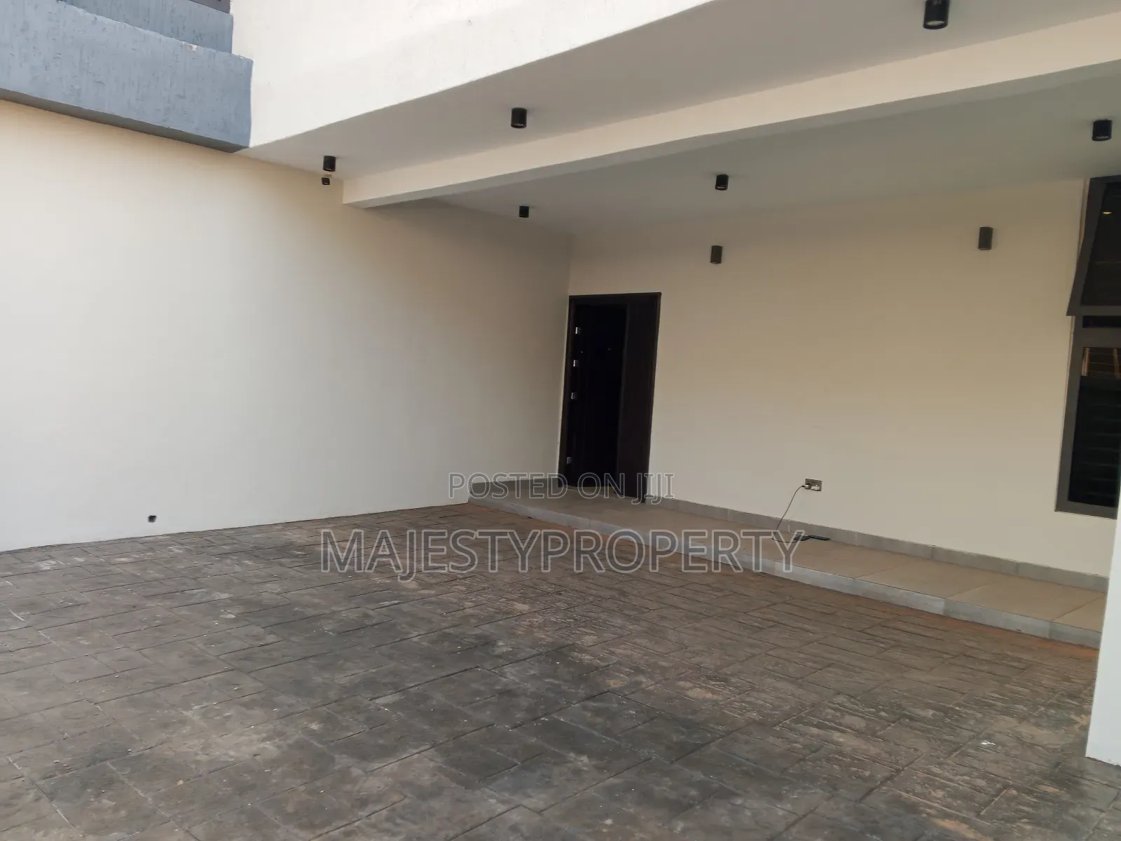 4bdrm Duplex in Hfc Estate, Baatsona Total for sale