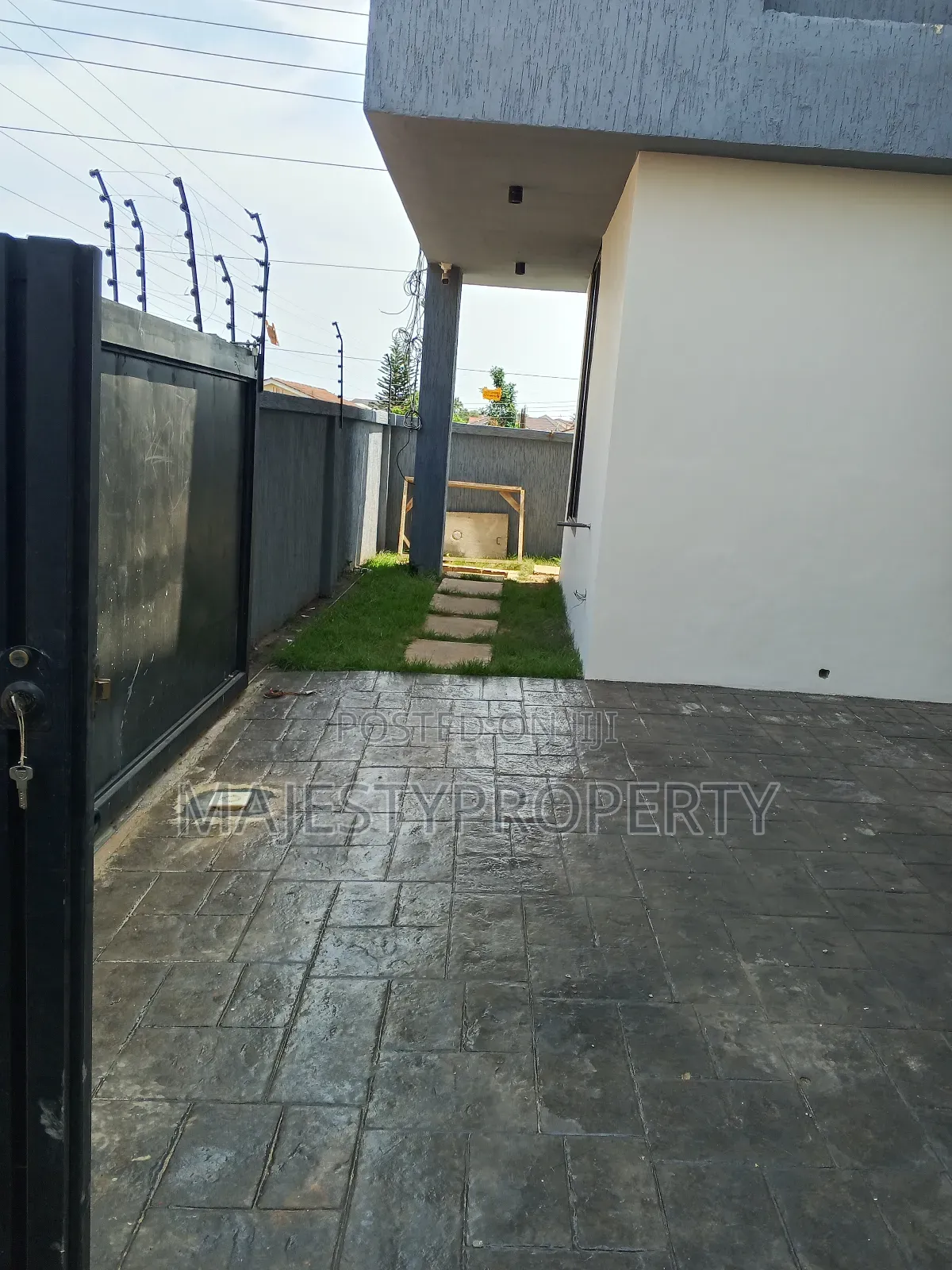 4bdrm Duplex in Hfc Estate, Baatsona Total for sale