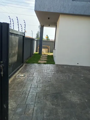 4bdrm Duplex in Hfc Estate, Baatsona Total for sale