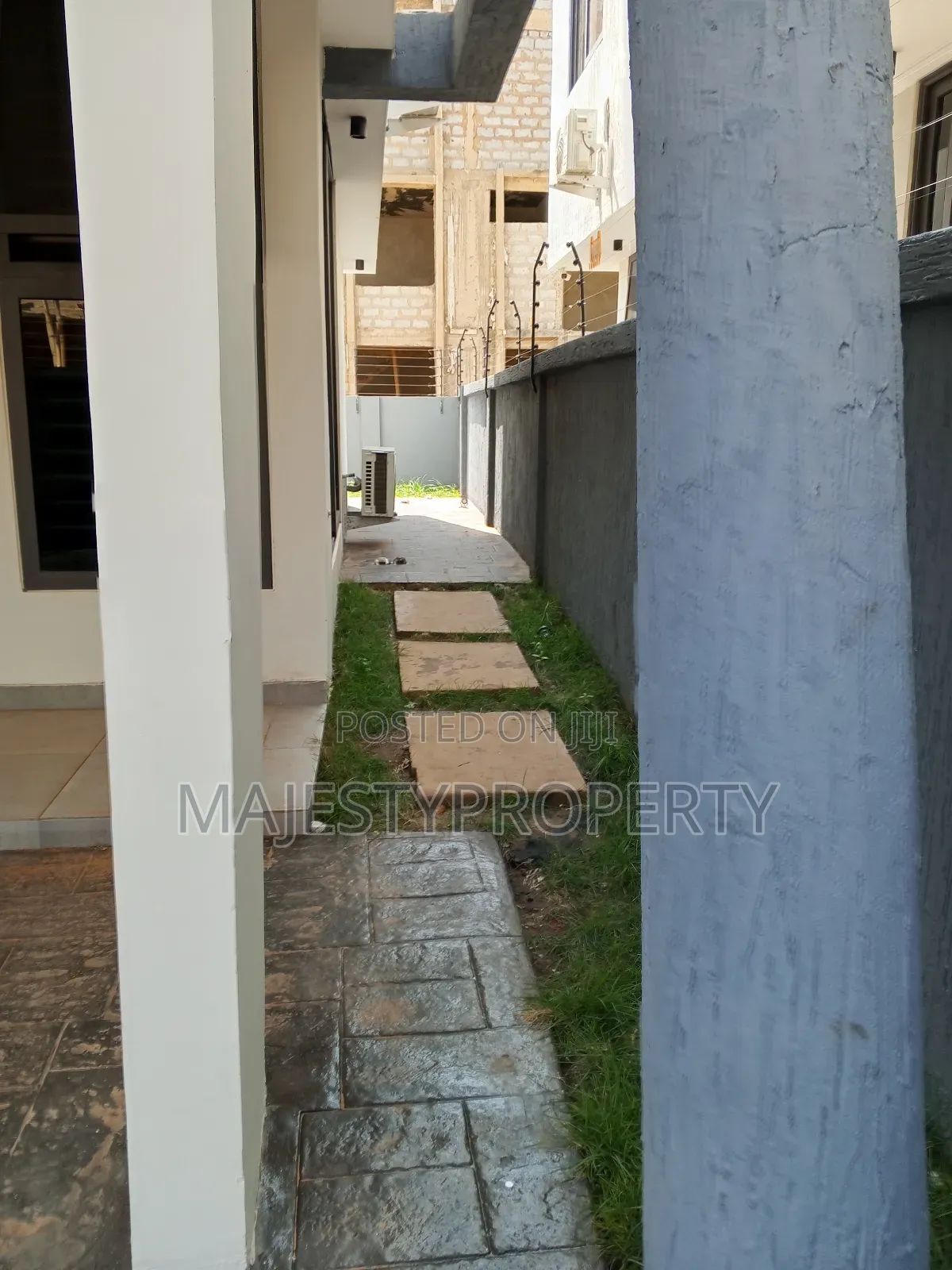 4bdrm Duplex in Hfc Estate, Baatsona Total for sale